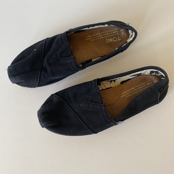TOMS black classic slip on canvas shoes - Picture 5 of 10